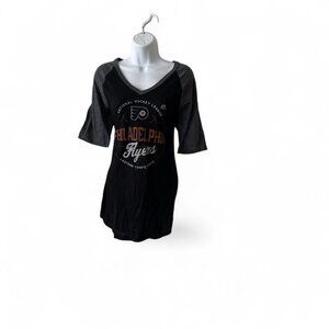NHL Women's Black and Grey T-shirt